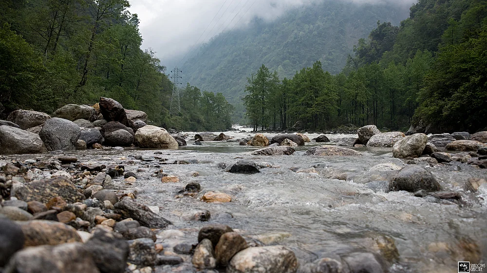 Road to Lachen (PC: Purnendu Singh, https://flickr.com/photos/shadowsgalore1)