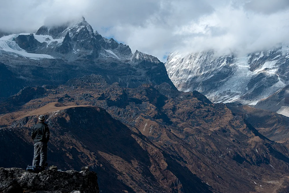Dzongri La at 4500 meters (PC: Damien Roué https://flickr.com/photos/damienroue/)